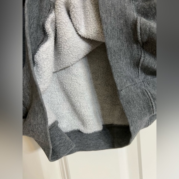 SOLD Vintage Disney World Grey Embroidered Sweatshirt - size Small - Picture 8 of 12